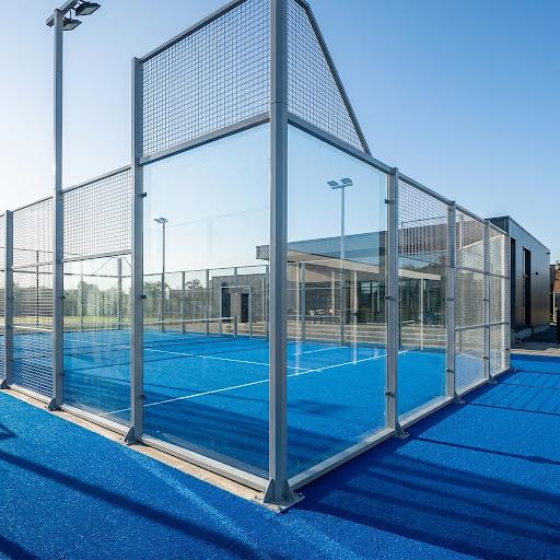 Konstruksi Padel Court Kaca Tempered dan Rumput Spesial Standar FIP - Wardana Sport